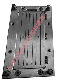 桶手柄塑料模具與硅膠模具的應(yīng)用——以臺(tái)州市黃巖才益塑料模具廠為例